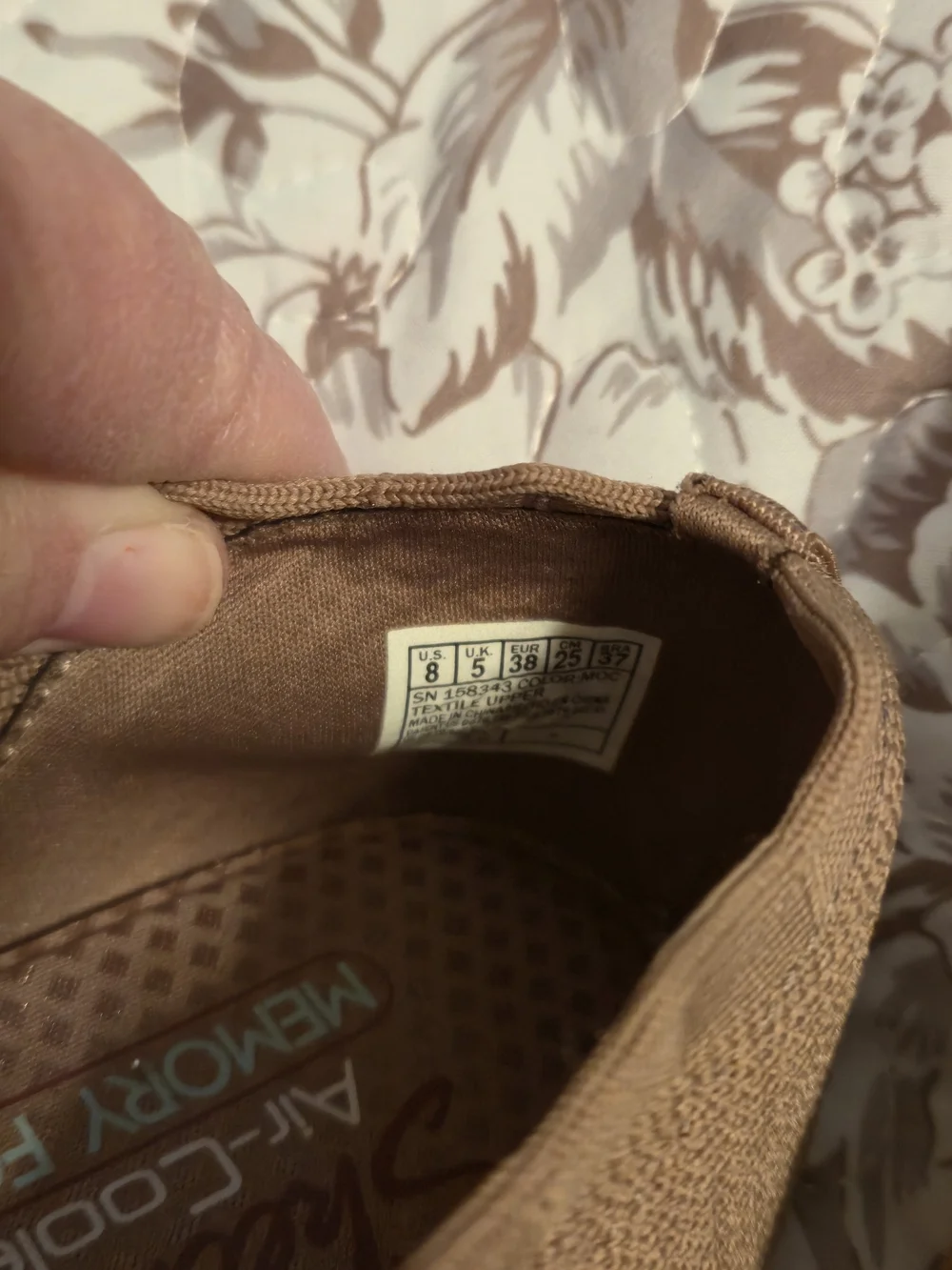 Skechers Women's Tan Knit Slip-On Flats with Memory Foam Sz 8